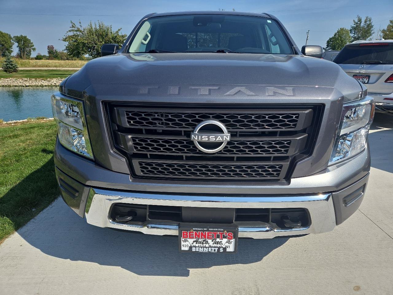 Used 2024 Nissan Titan SV AWD/4WD image 2