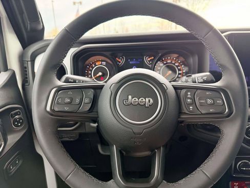Used 2025 Jeep Wrangler Unlimited Sport AWD/4WD image 17