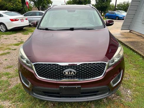 Used 2017 Kia Sorento FWD w/ LX Convenience Package image 2