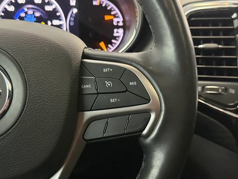 Used 2021 Jeep Grand Cherokee Laredo X AWD/4WD image 13