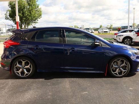 Used 2017 Ford Focus ST w/ Equipment Group 401A FWD image 4