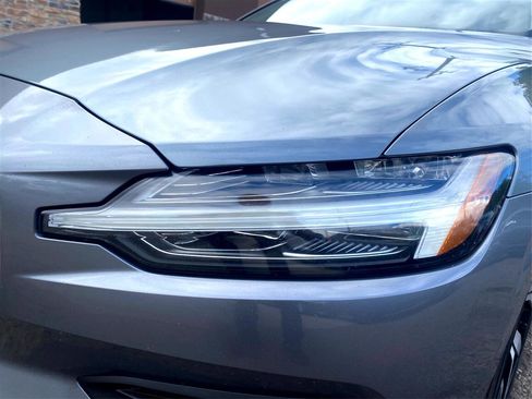 Used 2019 Volvo S60 T6 Momentum w/ Multimedia Package image 19