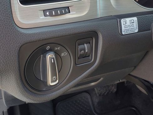 Used 2015 Volkswagen Golf TDI S FWD image 10