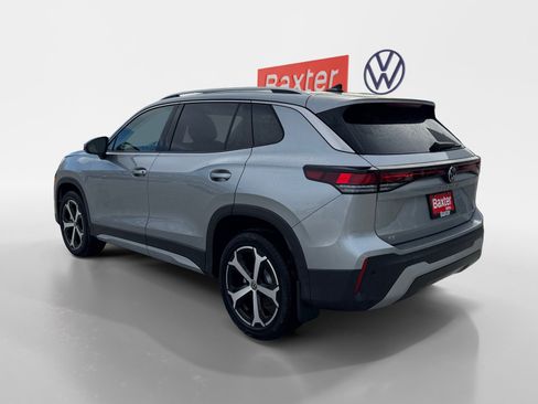 New 2025 Volkswagen Tiguan SE image 9