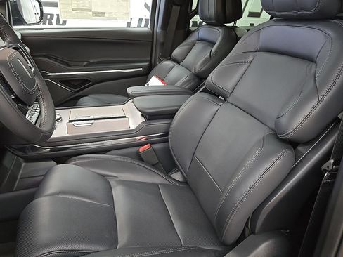 New 2025 Lincoln Navigator Reserve w/ Jet Appearance Package image 6