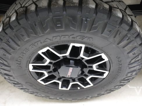 Used 2025 GMC Sierra 2500 AT4X AWD/4WD image 34