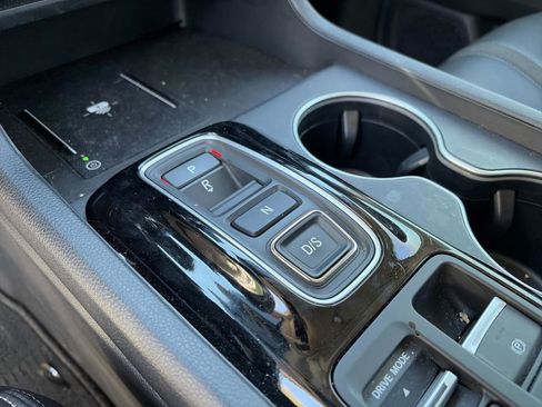 Used 2025 Honda Pilot Touring image 16