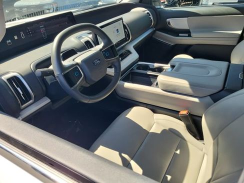 Certified 2025 Ford Expedition Active RWD image 3