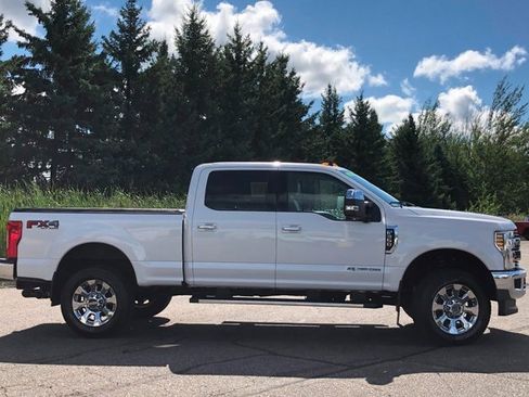 Used 2019 Ford F350 Lariat w/ Chrome Package image 24