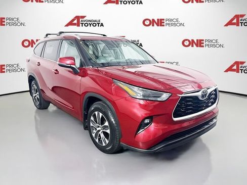 Used 2023 Toyota Highlander XLE AWD/4WD image 1