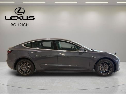 Used 2019 Tesla Model 3 Standard Range Plus image 4