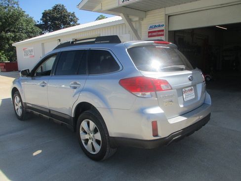 Used 2012 Subaru Outback 2.5i Premium w/ All-Weather Pkg AWD/4WD image 13