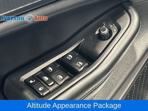 Used 2023 Jeep Grand Cherokee Altitude AWD/4WD image 17