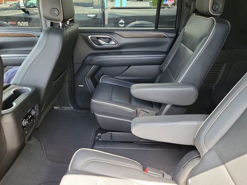 Used 2021 Chevrolet Suburban Premier RWD image 12