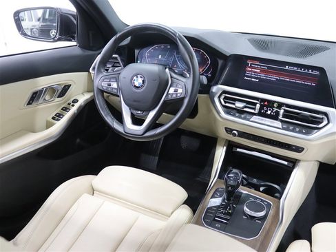 Used 2019 BMW 330i xDrive Sedan w/ Premium Package image 17