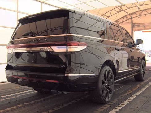 Used 2022 Lincoln Navigator L Reserve w/ Monochromatic Package RWD image 2