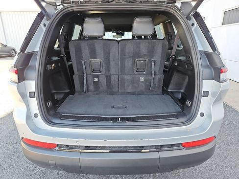 Used 2024 Jeep Grand Cherokee L Altitude image 16