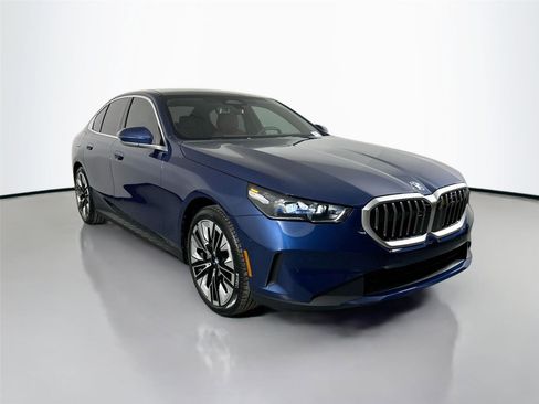 New 2026 BMW 530i xDrive w/ Premium Package AWD/4WD image 4
