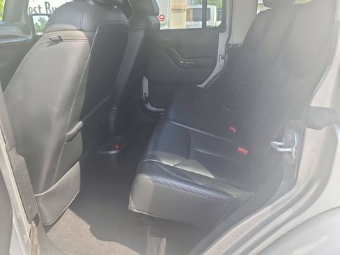 Used 2015 Jeep Wrangler Unlimited Sahara AWD/4WD image 23