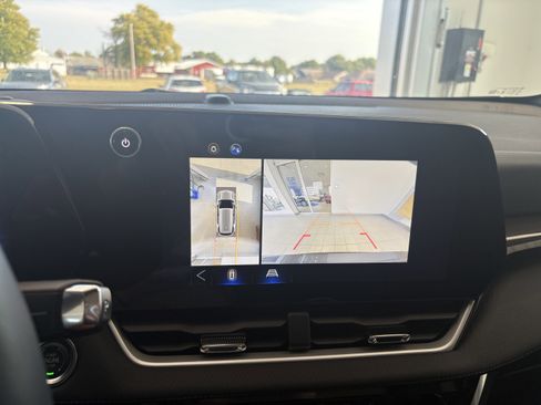 Used 2025 Chevrolet Equinox LT w/ Convenience Package II image 26