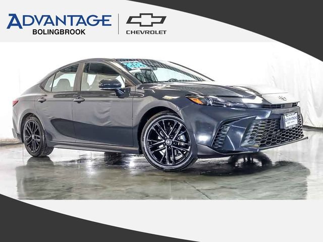 Used 2025 Toyota Camry SE FWD image 1
