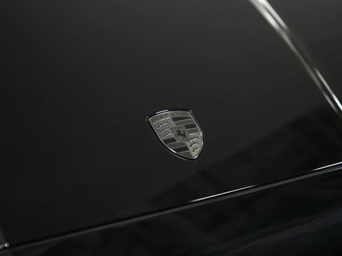Used 2025 Porsche Cayenne Turbo AWD/4WD image 17