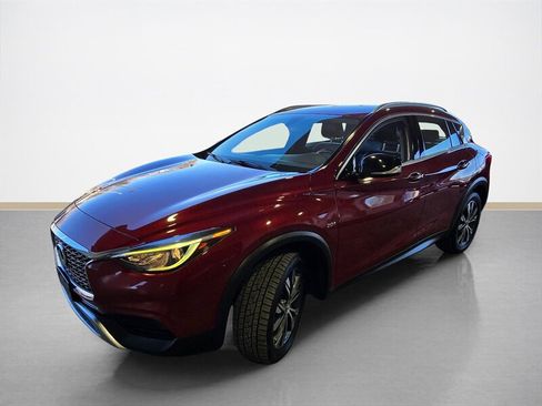Used 2017 INFINITI QX30 Luxury w/ Cargo Package image 8