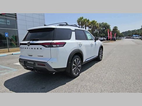 New 2026 Nissan Pathfinder Platinum FWD image 31
