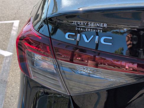 Used 2025 Honda Civic Sport image 11