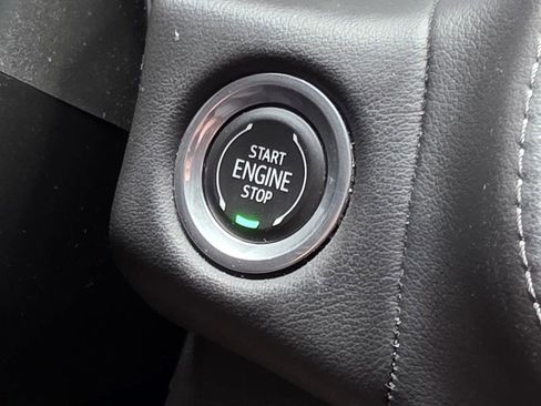 Used 2023 Chevrolet Suburban LT w/ Luxury Package image 33