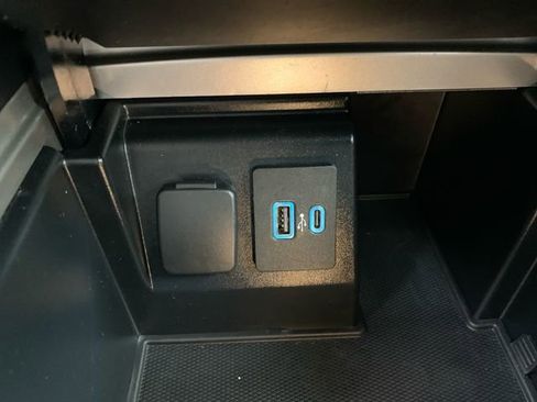 Certified 2020 Ford Explorer Platinum w/ Premium Technology Package image 37