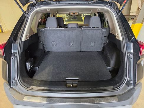 Used 2021 Nissan Rogue SV AWD/4WD image 8