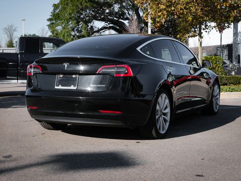 Used 2018 Tesla Model 3 Long Range image 10