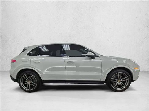 Used 2022 Porsche Cayenne AWD/4WD image 4