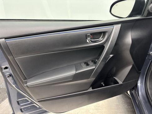 Used 2017 Toyota Corolla XSE image 26