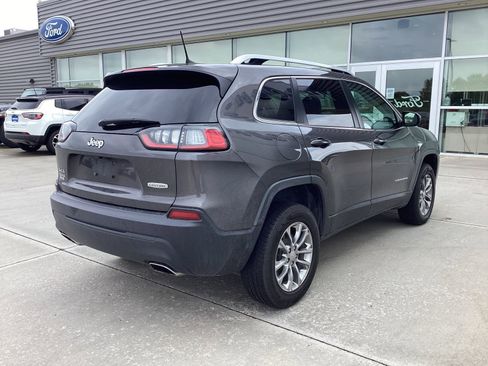 Used 2019 Jeep Cherokee Latitude Plus w/ Cold Weather Group AWD/4WD image 3