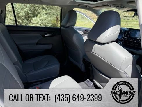 Used 2022 Toyota Highlander XLE AWD/4WD image 36