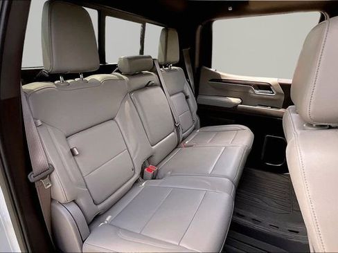 Used 2023 GMC Sierra 1500 SLT w/ SLT Convenience Package AWD/4WD image 17