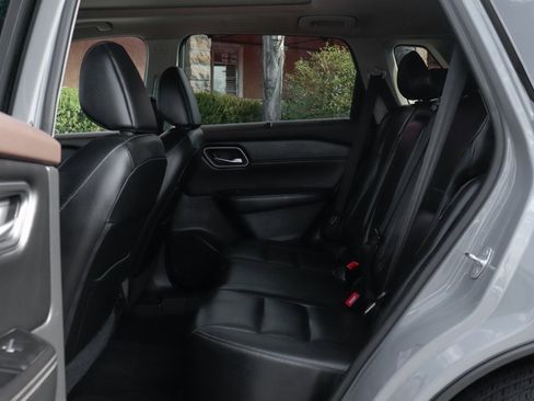 Used 2021 Nissan Rogue SL image 38