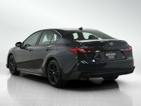 Used 2025 Toyota Camry SE image 3