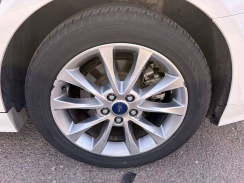 Used 2017 Ford Fusion SE FWD image 9