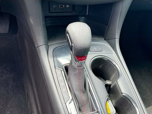 Used 2024 Chevrolet Equinox RS w/ LPO, Floor Liner Package FWD image 16