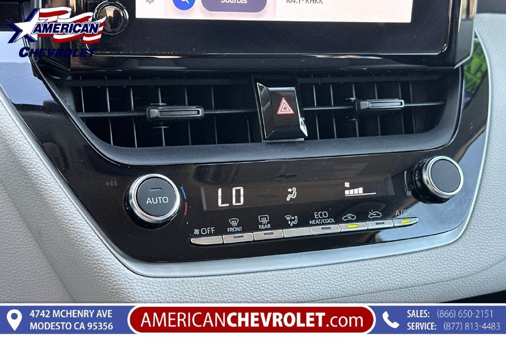 Used 2025 Toyota Corolla LE FWD image 27