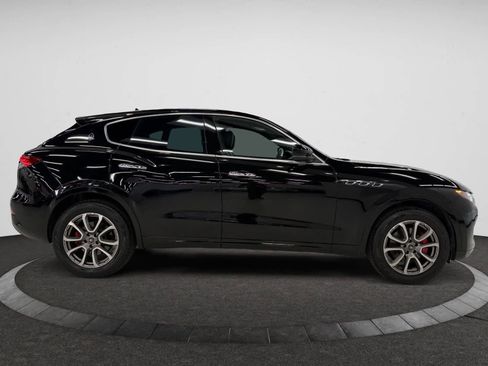 Used 2021 Maserati Levante image 10