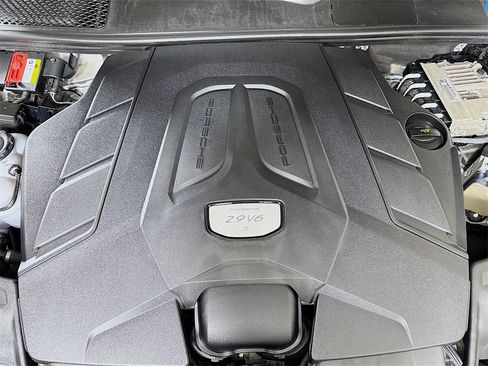 Used 2020 Porsche Cayenne S image 32