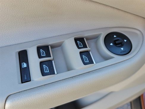 Used 2017 Ford Escape Titanium image 23