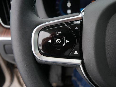 Certified 2023 Volvo XC60 T8 Plus w/ Protection Package Premier image 21