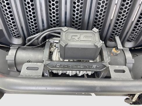 Used 2018 Jeep Wrangler Unlimited Sahara AWD/4WD image 54