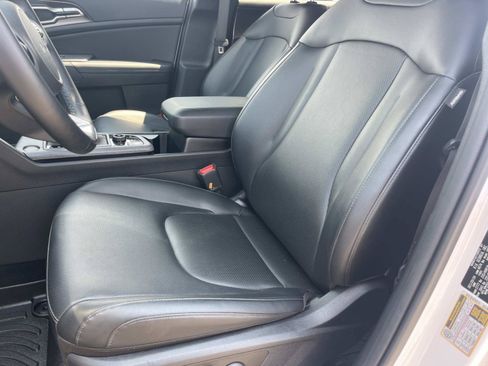 Used 2025 Kia Sportage EX FWD image 32