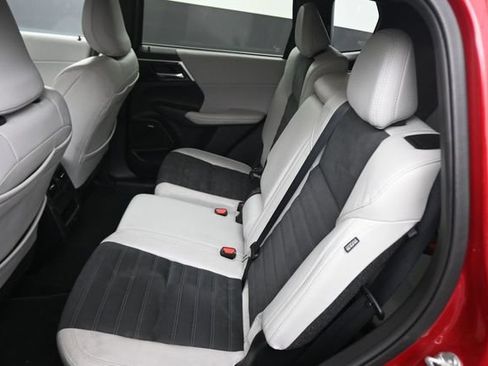 Used 2025 Mitsubishi Outlander SE FWD image 20